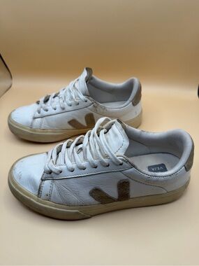 Veja Sneakers (Authentic)